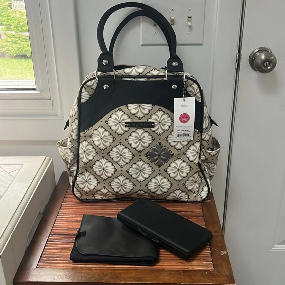 Petunia Pickle Bottom Marbella Meadows Sashay Satchel Diaper Bag,NWT